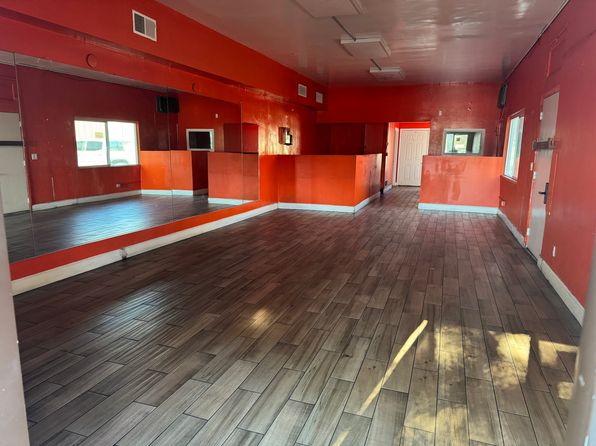 335 W 17th St SUITE D