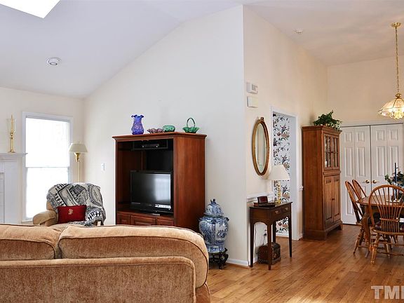 4th image of 712 Rockwood Dr