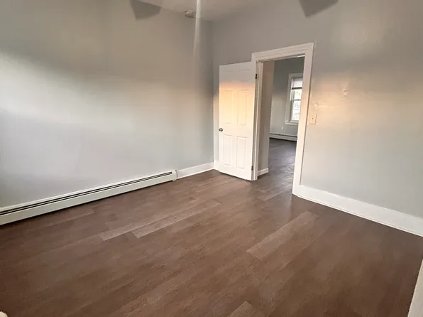 147 Prudence Ave Floor 3, Providence, RI 02909
