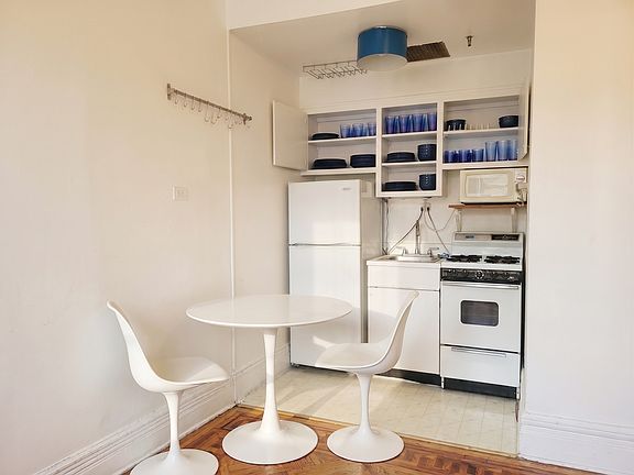 4th image of 771 Carroll St APT 3F