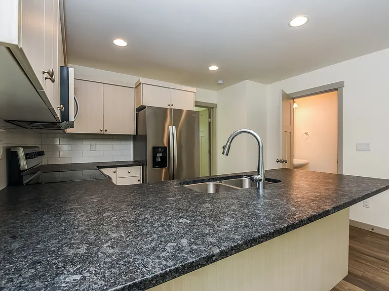 2046 Aaron Dr — Photo 8