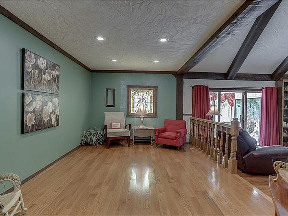 5th image of 968 Briarwood Dr