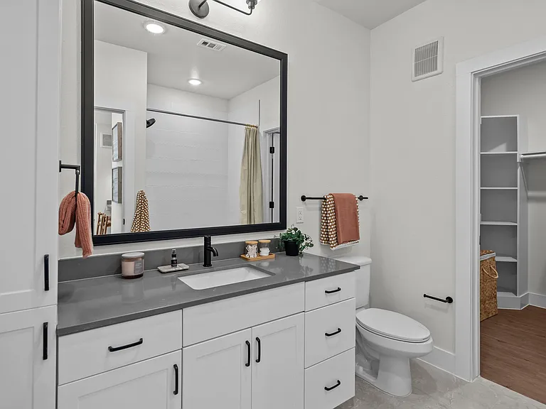 Eastpoint Apartments — Photo 8