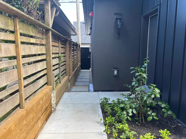 4456 W 6th Ave, Vancouver, BC V6R 1V3