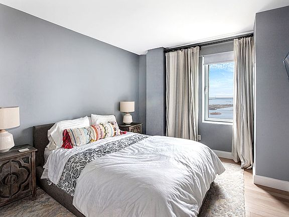 5th image of 88 Greenwich St #Ph1w