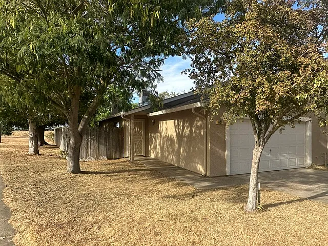 2 bed, 925 sqft, $1,750 — Photo 1