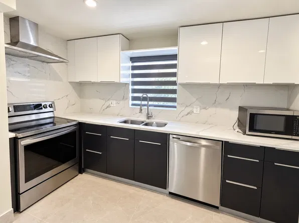 7924 SW 8th St, Pompano Beach, FL 33068