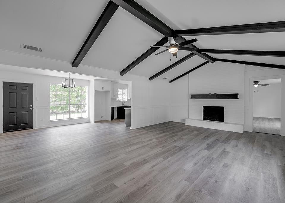 1st image of 204 Lilly Dr
