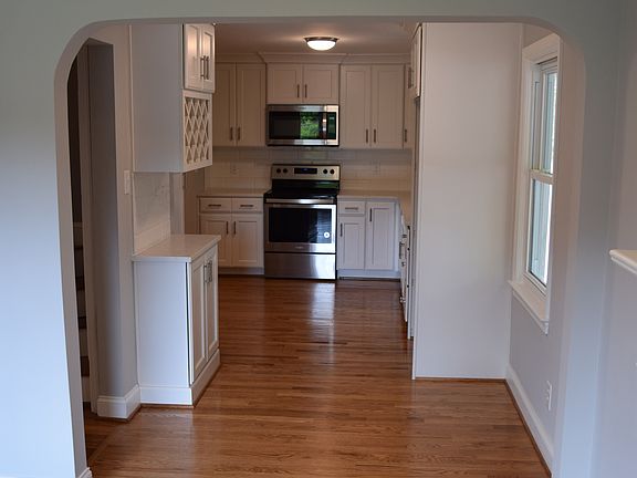 Living rm looking to kitchen