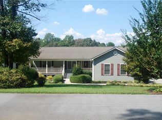 211 Dodgins Ln, Seneca, SC 29672