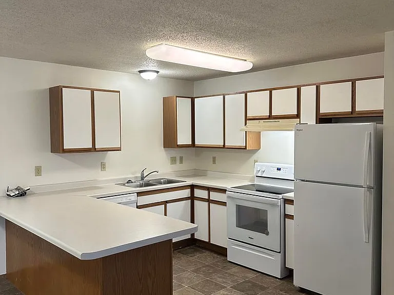 Dakota E & W Apartments — Photo 69