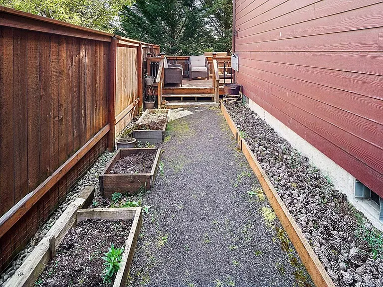5817 NE 59th Ave — Photo 6