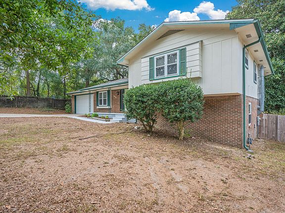 3rd image of 2401 Roberts Dr