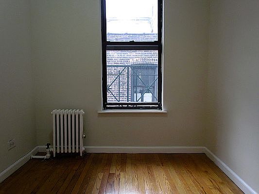 4th image of 226 Thompson St APT 10