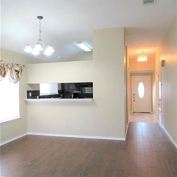 4723 Castleman Dr — Photo 9