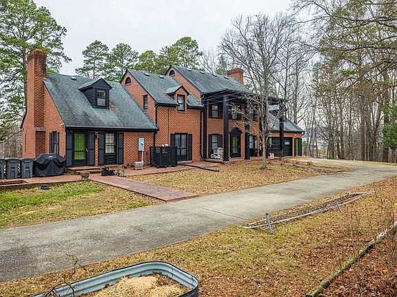 3rd image of 2929 Halifax Rd