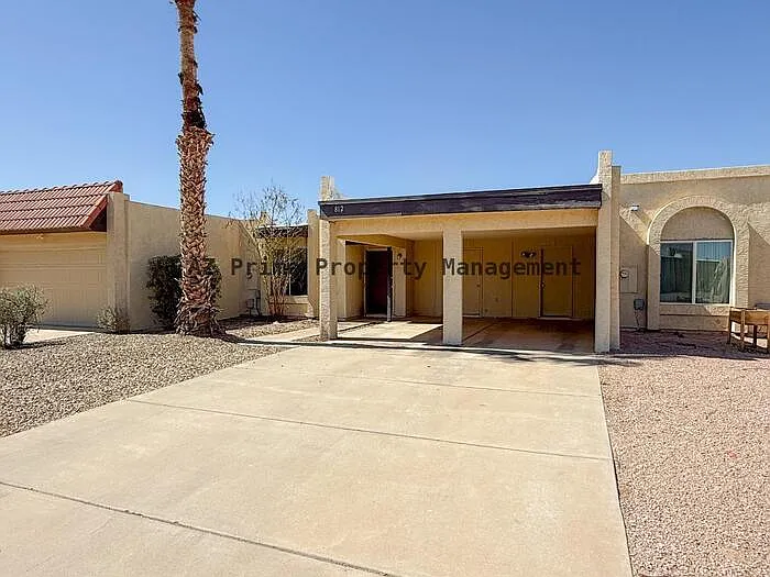 812 W Duke Dr — Photo 1