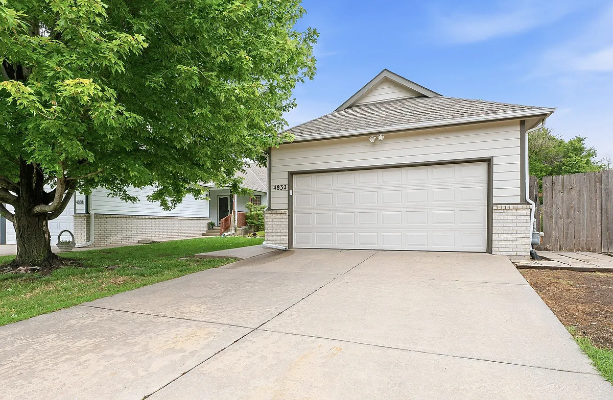 Building Photo - 4832 N Hedgerow St