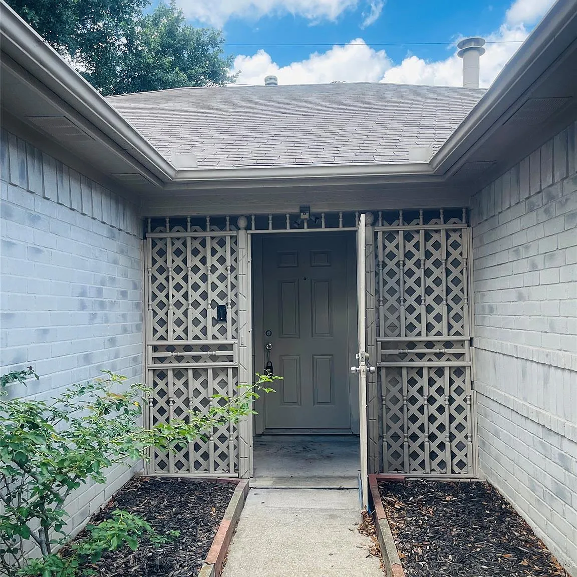 4 bed, 2.0 bath, 1496 sqft, $2,100 — Photo 2