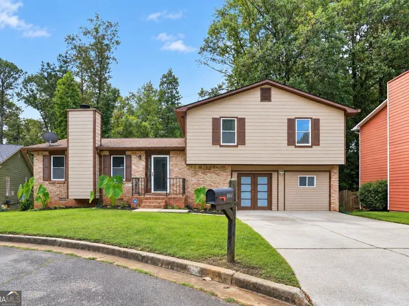4431 Autumn Hill Dr, Stone Mountain, GA 30083