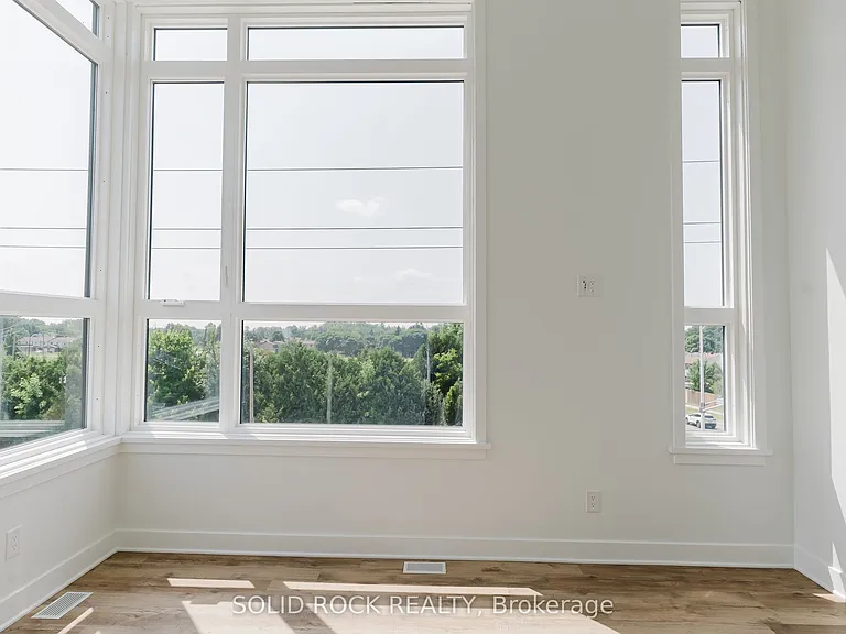 845 Champlain St #9 — Photo 7