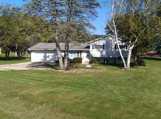 6006 Magnolia Dr, Wonder Lake, IL 60097