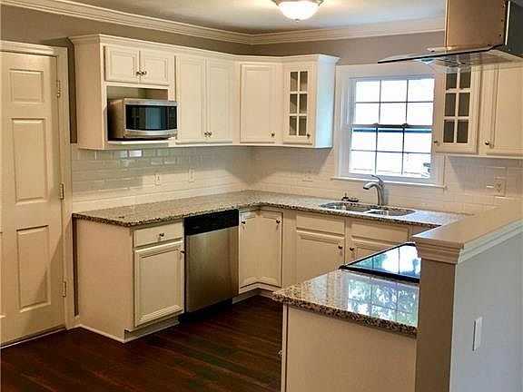 3rd image of 5710 Greenview Dr