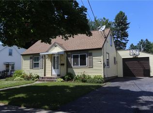 42 Lynbrook Dr, Rochester, NY 14609