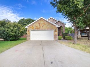 5804 Grenada Ct, Fort Worth, TX 76119