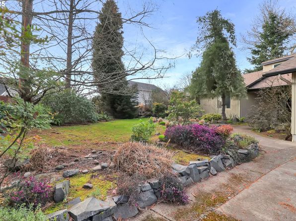 243 Stags Leap Ct, Eugene, OR 97404