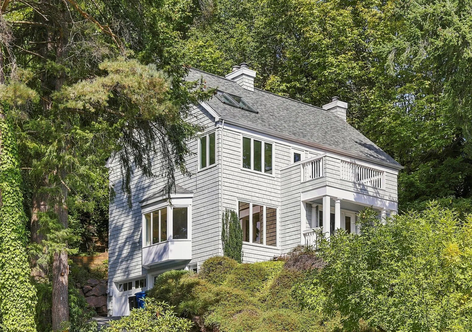 3Bd/2.5Ba Mercer Island Home — Photo 1