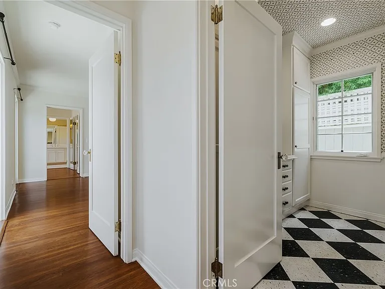 1243 Rossmoyne Ave — Photo 27