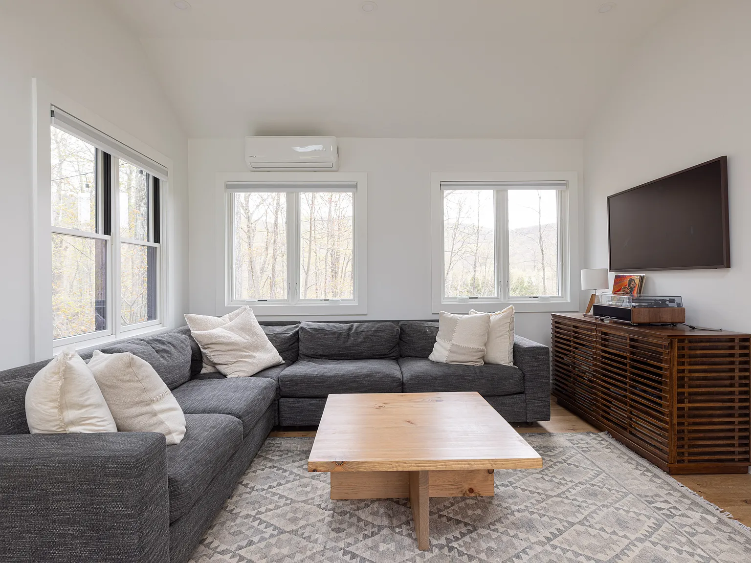 3 bed, 1164 sqft, $5,500 — Photo 3
