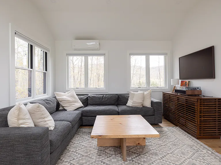 535 Mink Hollow Rd — Photo 8