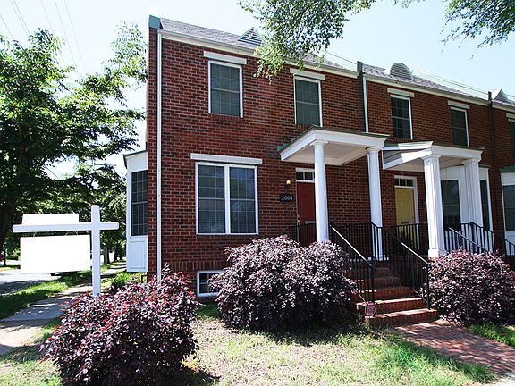 3rd image of 2001 Rosewood Ave