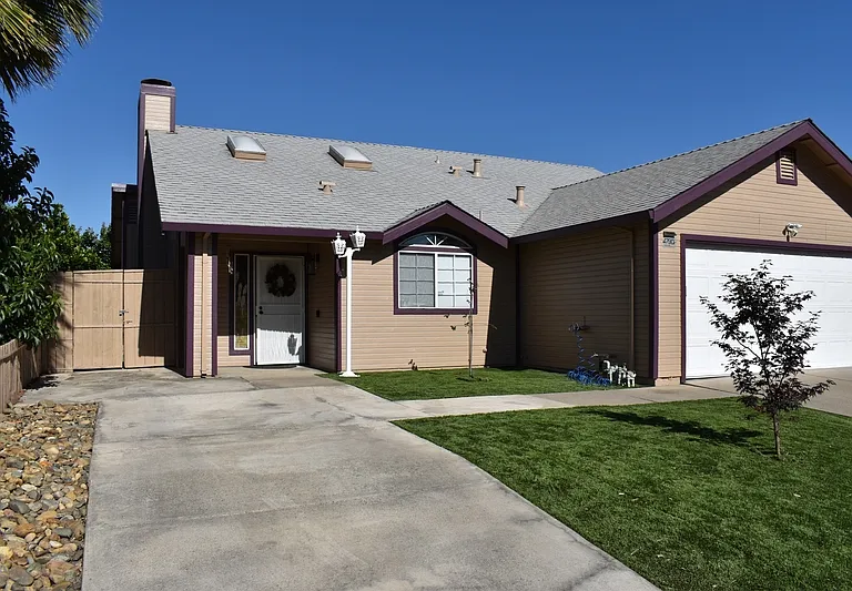 4790 Winona Way — Photo 3