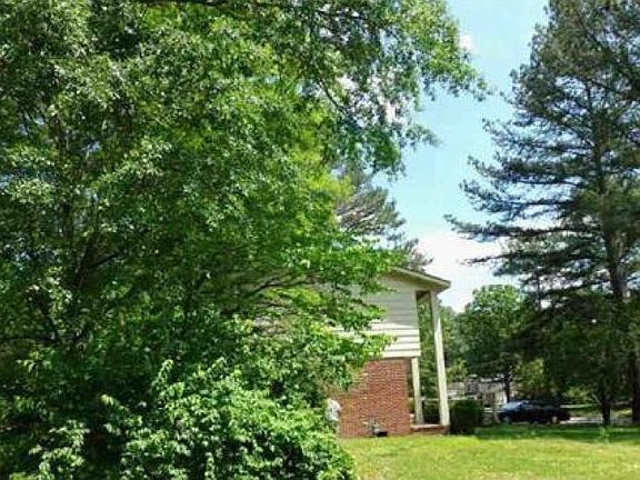 3rd image of 500 Hermitagewood Dr NW