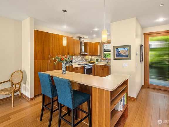 4th image of 732 Vineyard Lane #L103