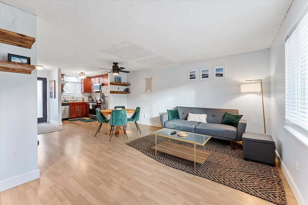 2 bed, 1.5 bath, 832 sqft, $2,200 — Photo 4