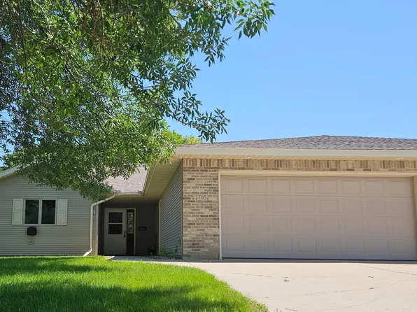 2705 9th St SW, Willmar, MN 56201