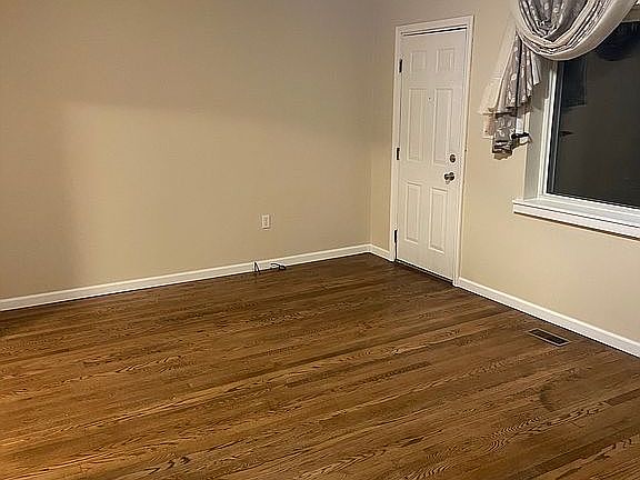 3rd image of 5155 Crystal Dr