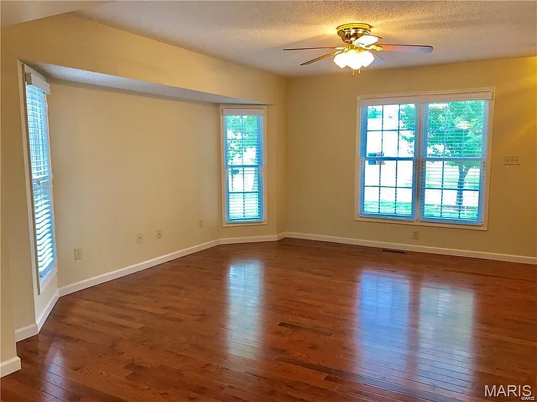 48 Deer Grove Dr — Photo 3