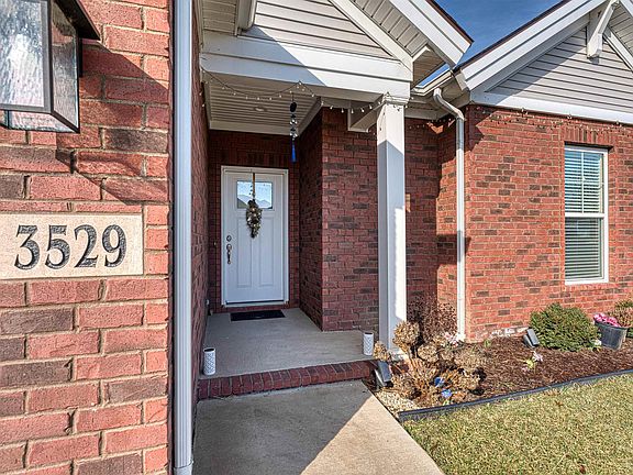 4th image of 3529 Montgomery Ct