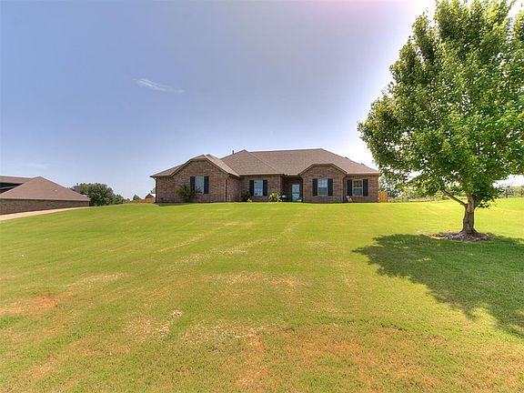 2nd image of 186 Oakridge Dr
