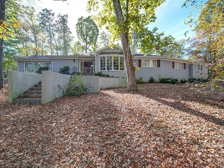 910 Basilwild Dr — Photo 3
