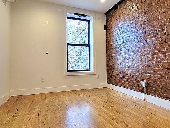 2nd image of 41 Vanderbilt Ave #8