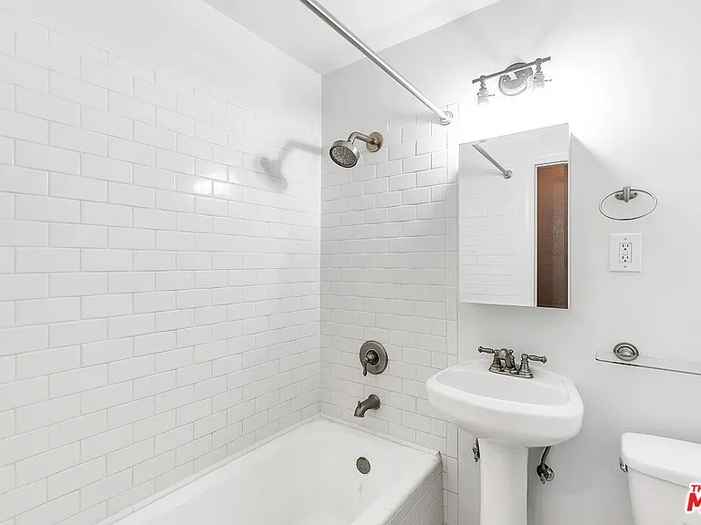 2630 S Bedford St #2630 — Photo 6
