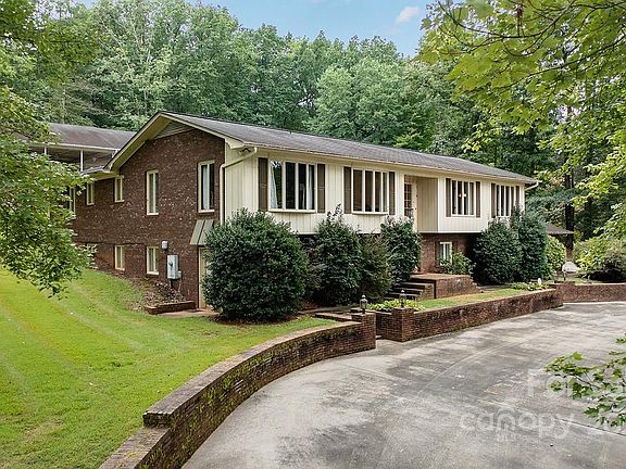 4th image of 203 Westwood Dr