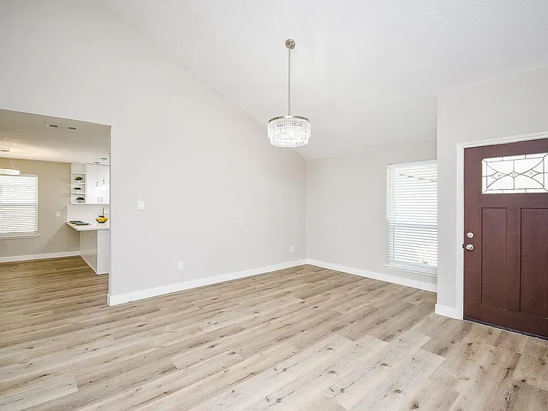 2835 Colony Dr — Photo 14