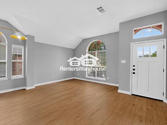 5th image of 4207 English Ivy Dr